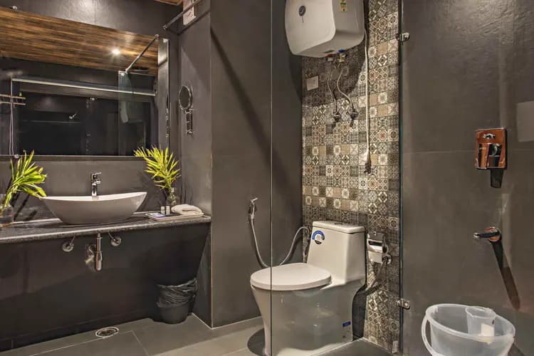 Premier Jacuzzi Room with Balcony (Mountain View)-MAP - Image 1