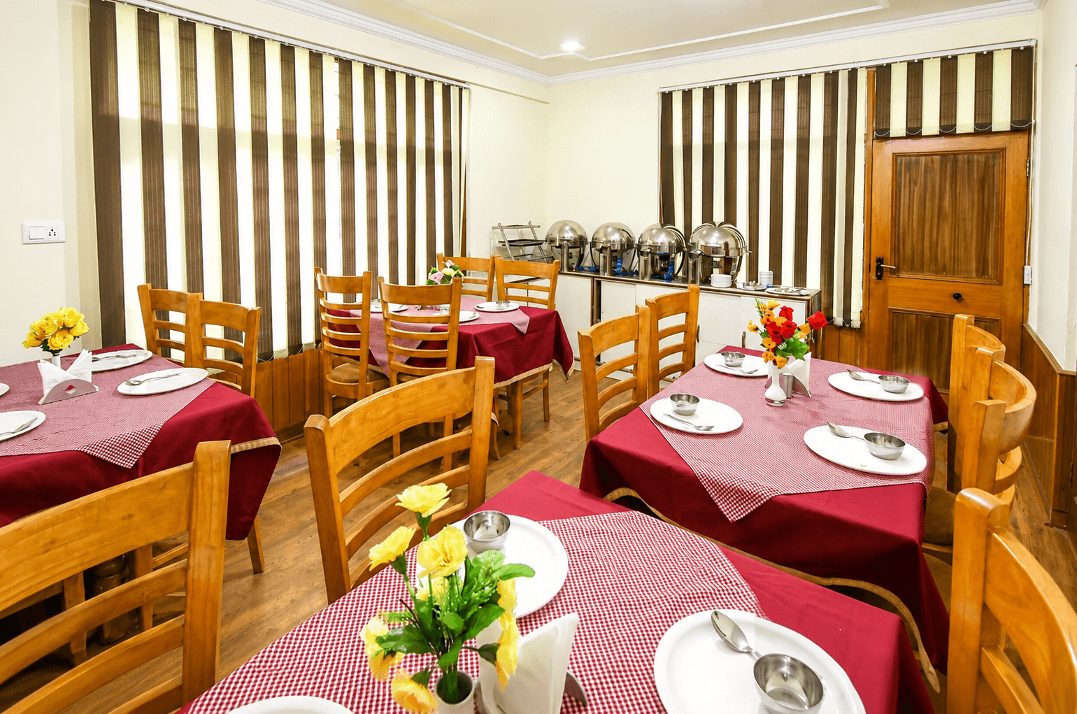 Family Suite Breakfast Room - Image 1