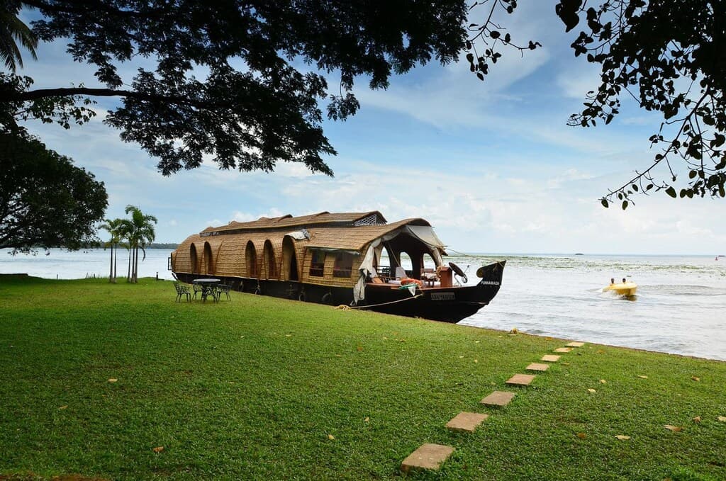 Deluxe House boats - Image 1