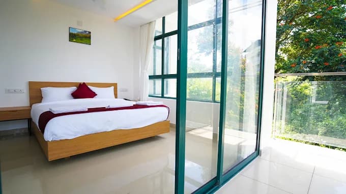 Suite Room with Breakfast - Image 1
