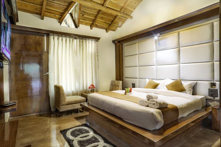 Executive Room - Image 1