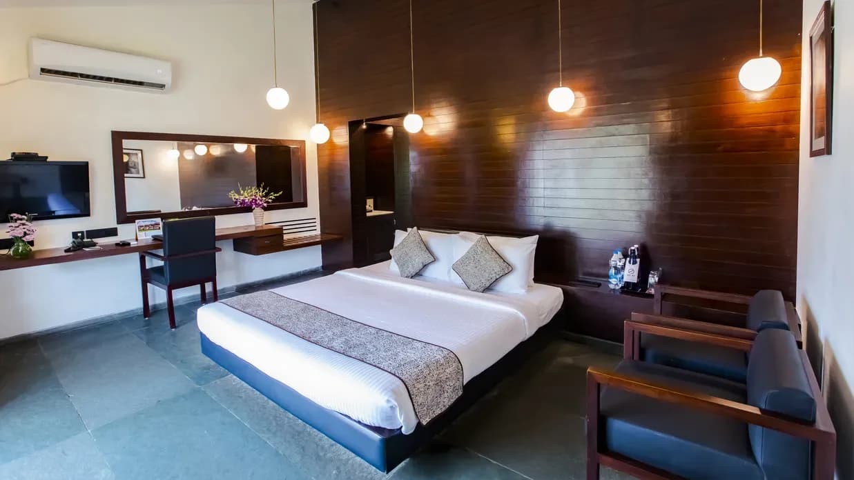 Park View Room with Breakfast - Image 1