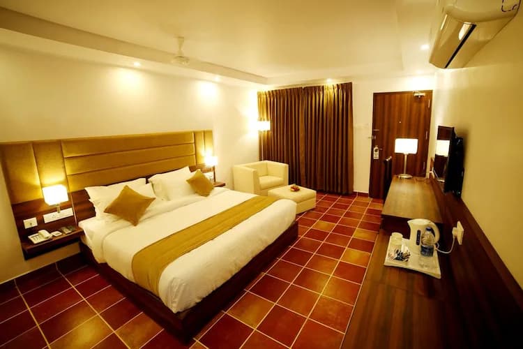 Luxury Room with Breakfast - Image 1