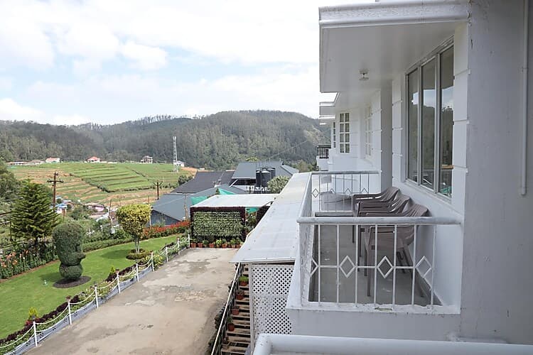 Family Retreat First Floor with Exterior Balcony Garden View - Room With Breakfast - Image 1