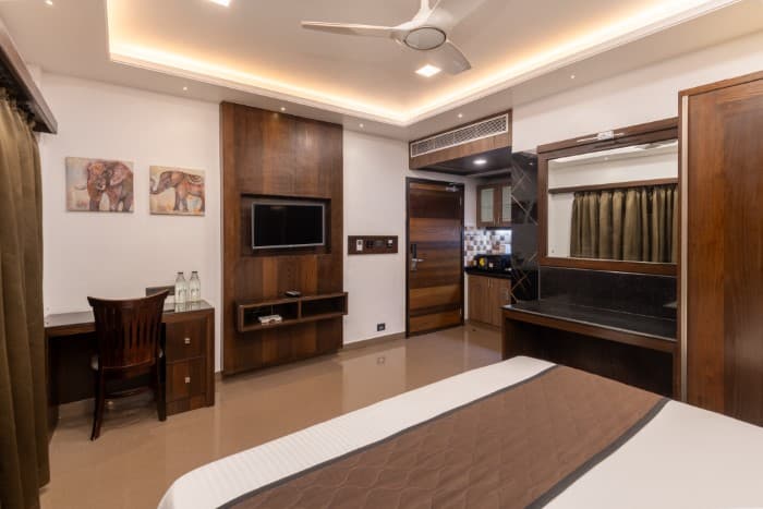 Deluxe Room with Breakfast - Image 1