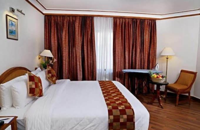 Executive Suite Room with Breakfast - Image 1