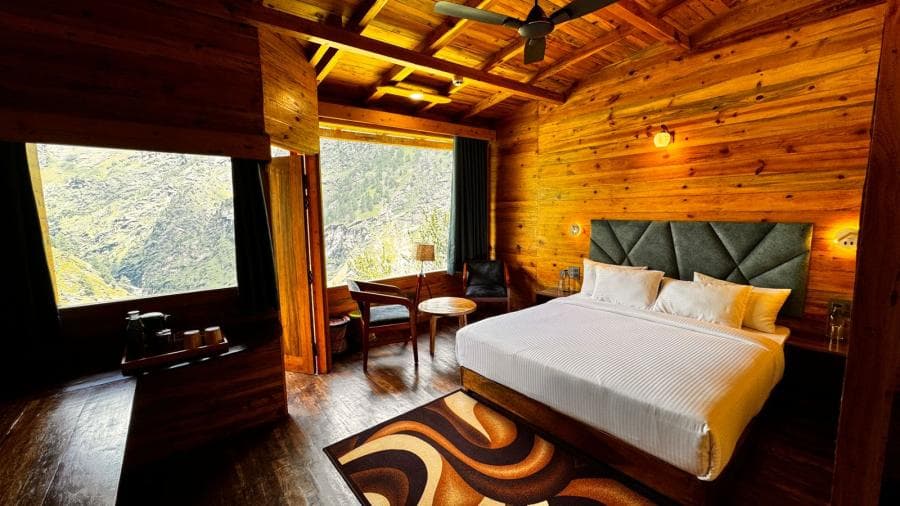 Super Deluxe Room with Breakfast and Dinner - Image 1