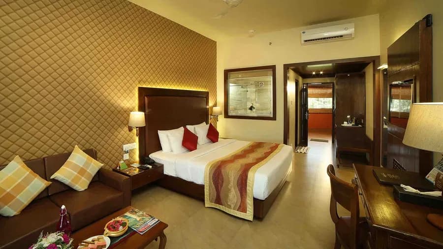 Pool view room - Image 1