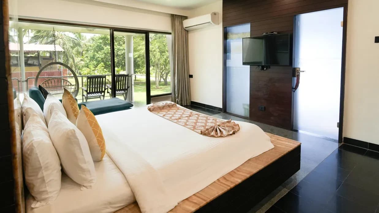 Suite Room with Breakfast - Image 1