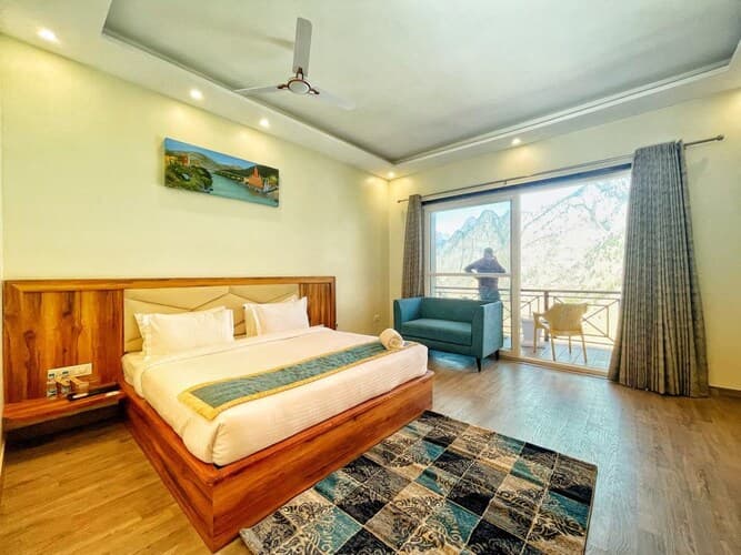 Executive Mountain Balcony View Room with Breakfast - Image 1