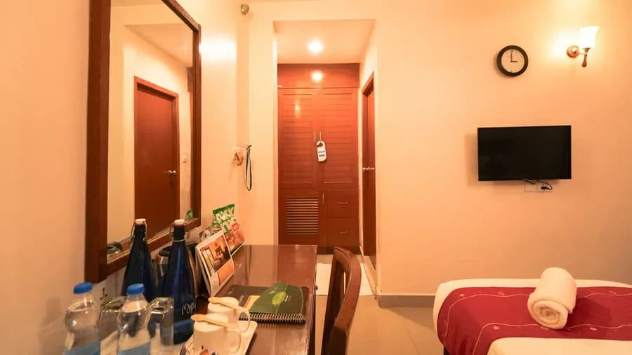 Deluxe Twin Bed Room with Breakfast - Image 1