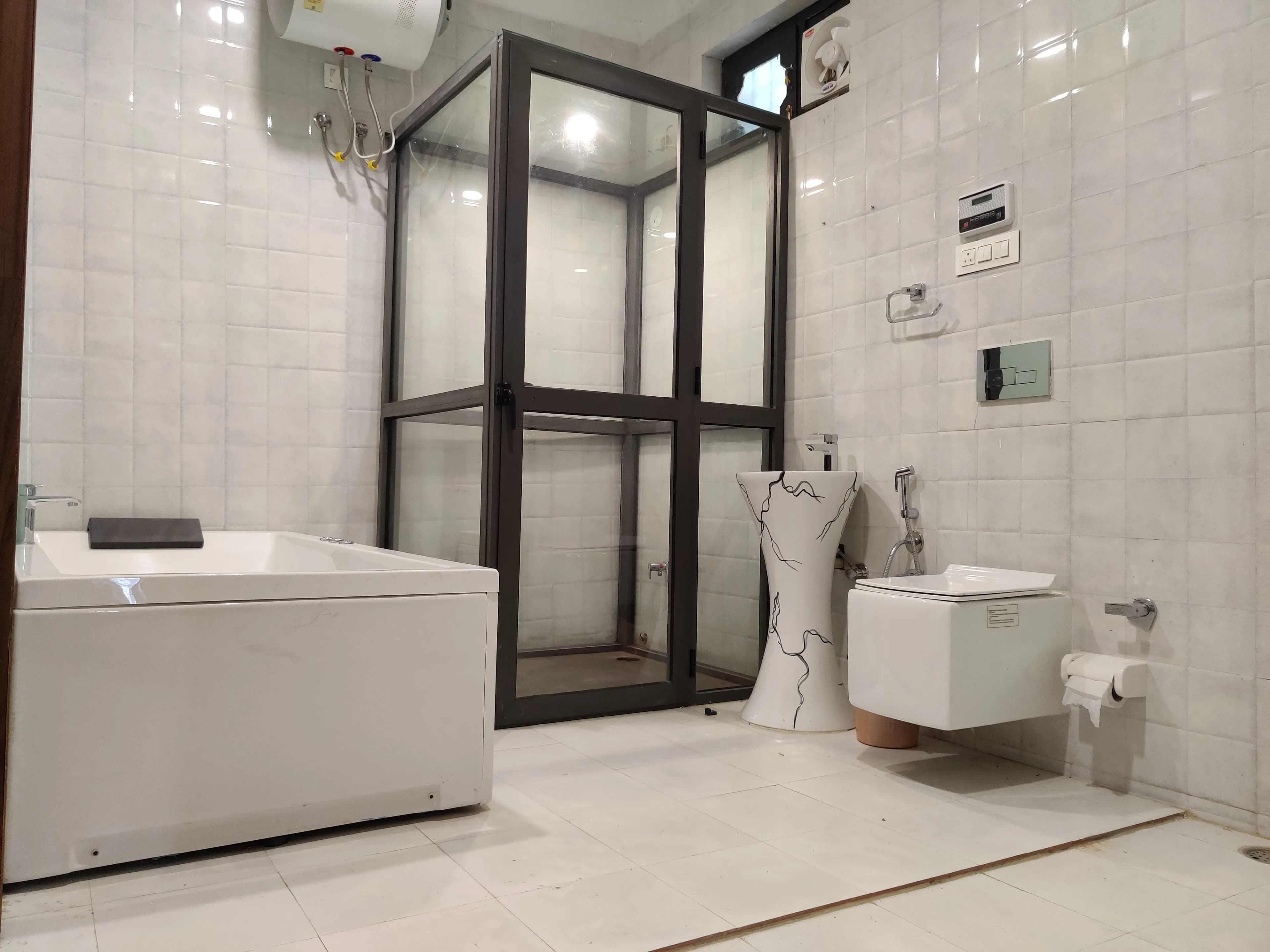 Luxury Room With Jaccuzi - Image 1