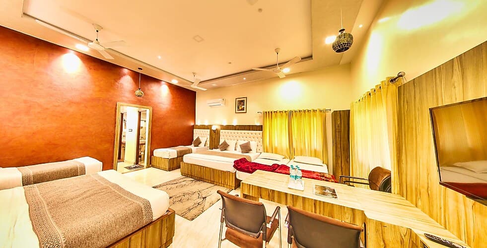 Family Six Bed Room - Image 1
