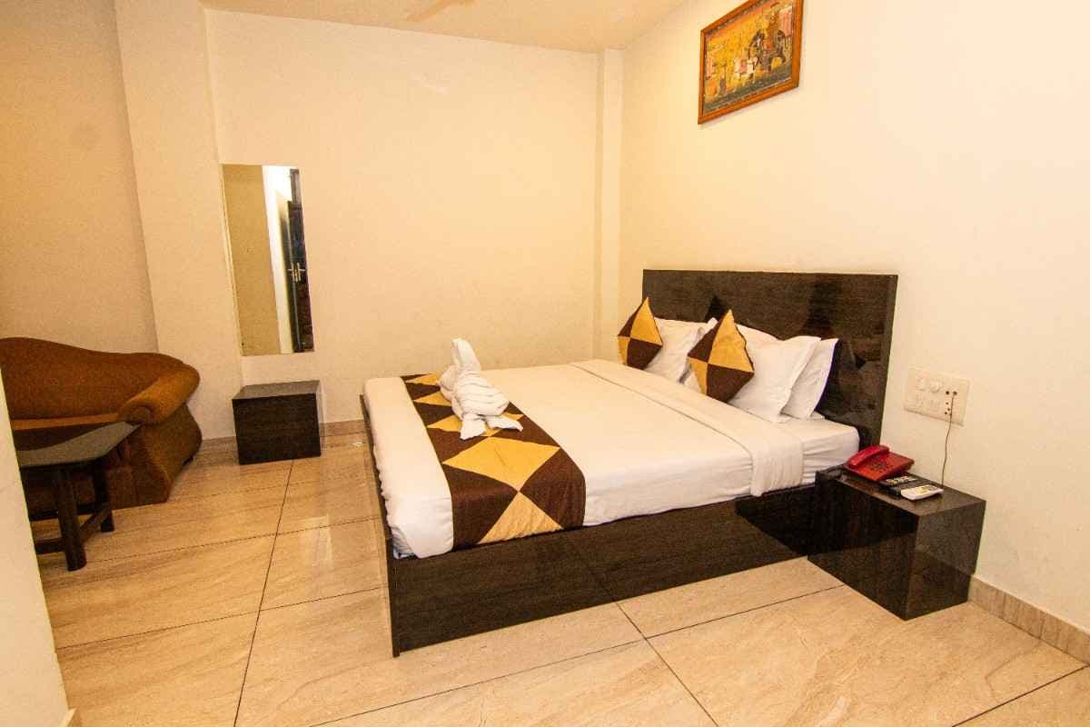 Executive Room - Image 1