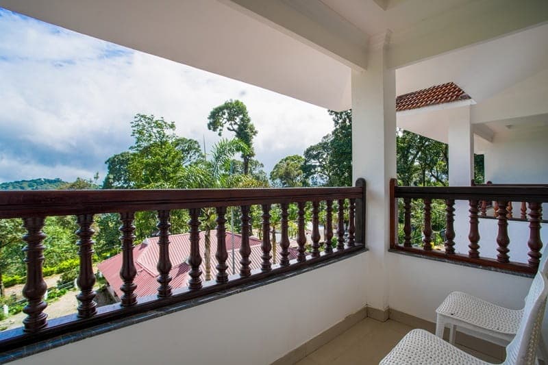 Deluxe Hill View Room with Breakfast - Image 1