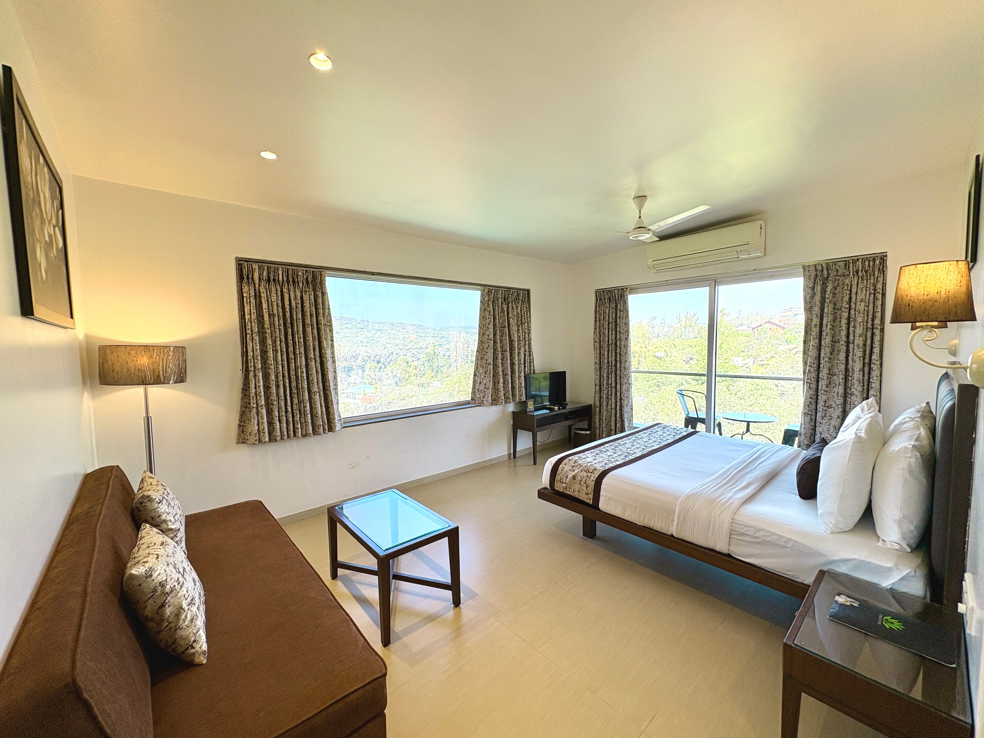 Premium Room with Breakfast - Image 1