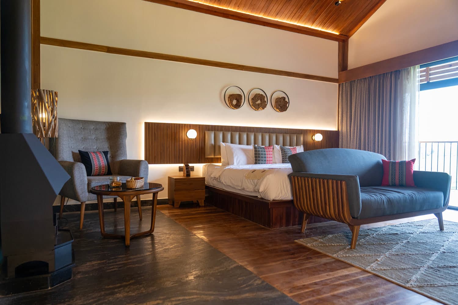 Deluxe Garden Jacuzzi Chalet Room with Breakfast - Image 1