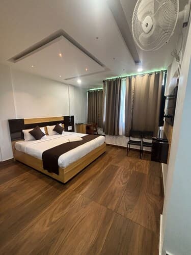 Deluxe Non AC Room with Breakfast - Image 1