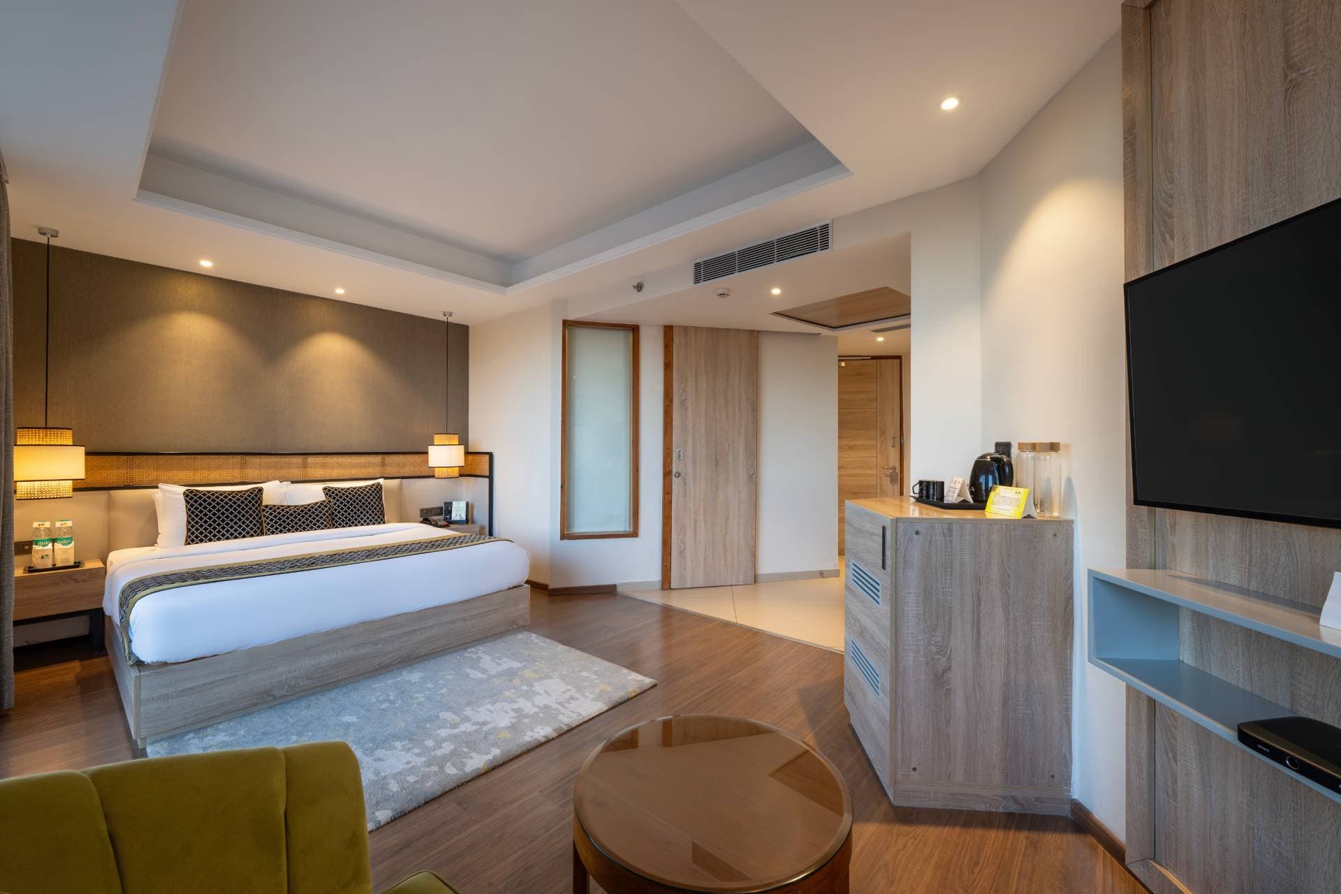 Panoramic Room Balcony with Breakfast - Image 1