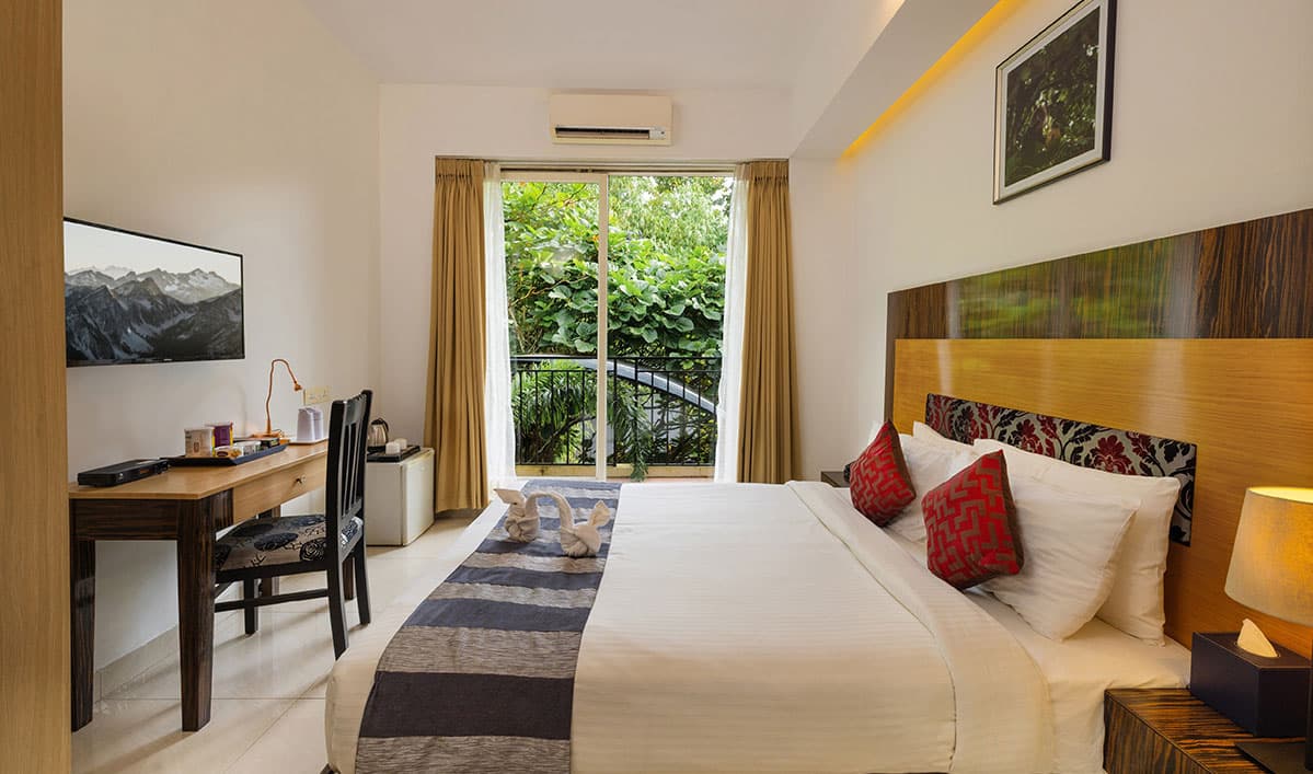 Kurumba Pool Villa - 03 Bedrooms - Image 1