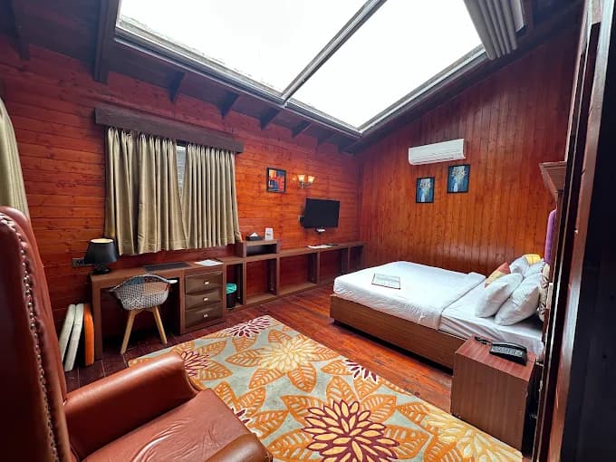 Highland Villa OS - Image 1