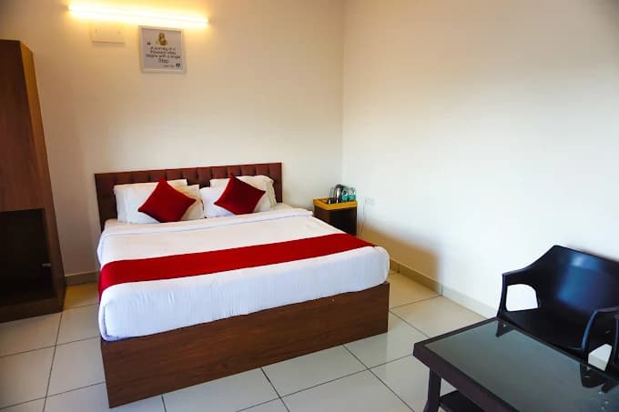 Standard Room with Breakfast - Image 1
