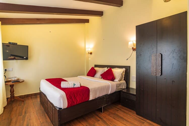 Deluxe Room with Breakfast - Image 1