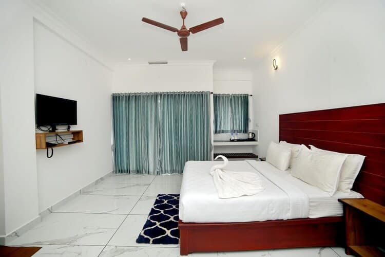 Deluxe Room with Breakfast - Image 1