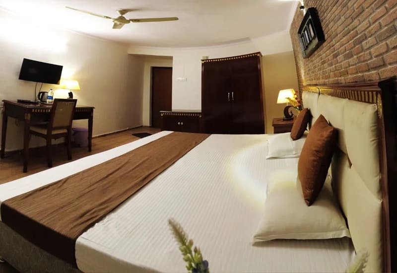 Standard Room with Breakfast - Image 1