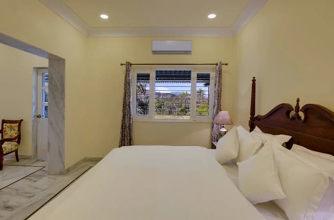 Deluxe Suite Room - Image 1