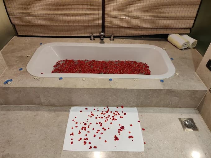 Jacuzzi Villa with Breakfast - Image 1