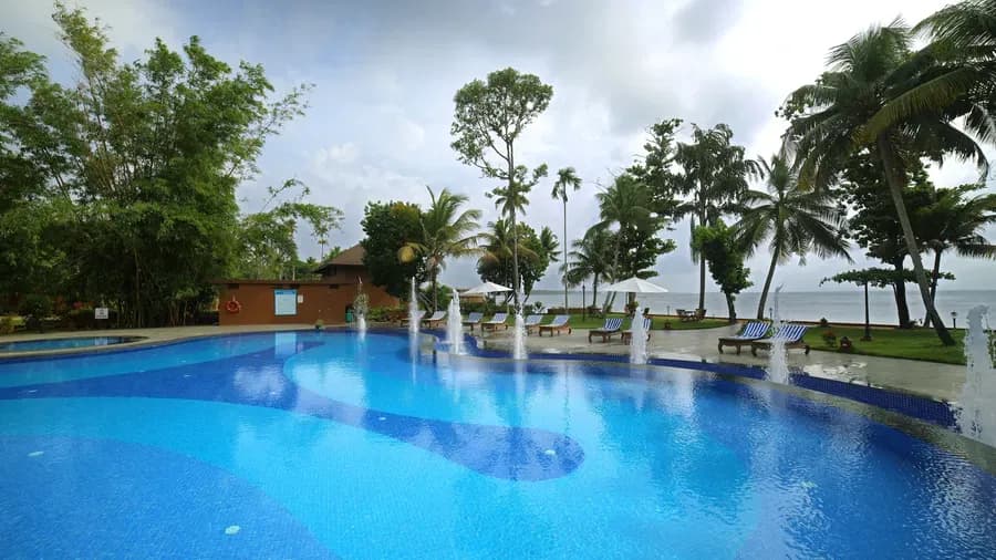Lakeview Deluxe Room with Breakfast - Image 1