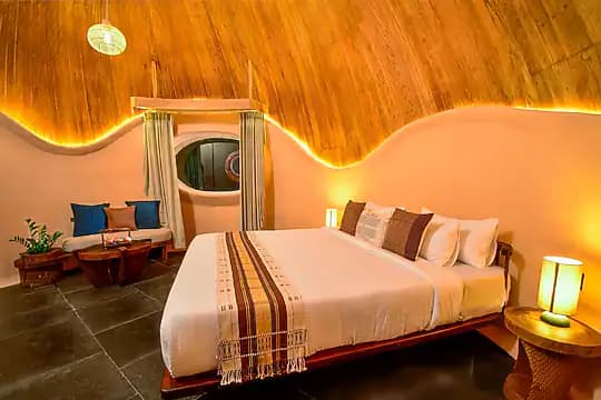 Thatch Suite breakfast - Image 1