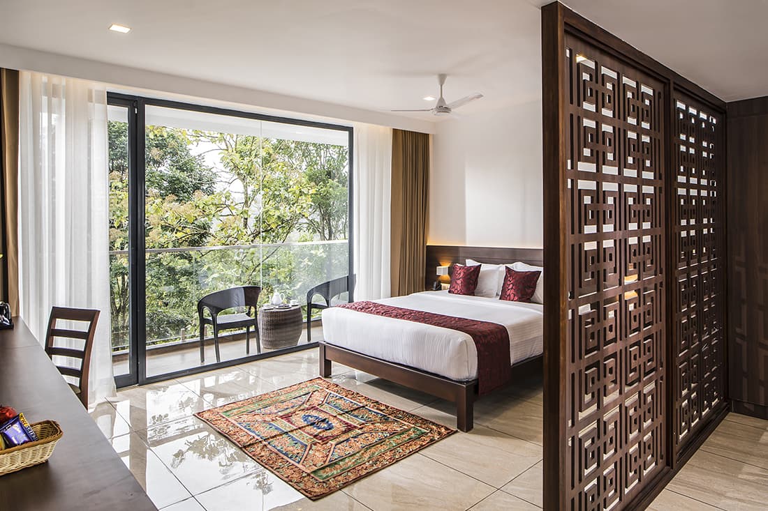 Avenue Aromatic Suite Room with Breakfast - Image 1