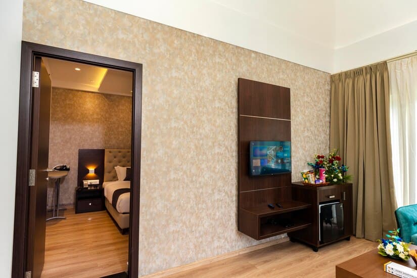 Golden Duplex Non-AC Room with Breakfast - Image 1