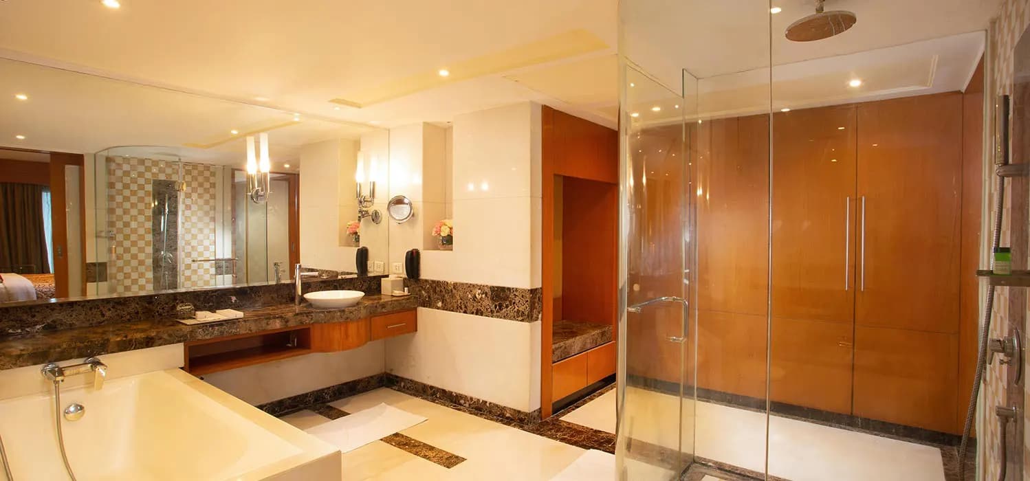 Executive Suite Room with Breakfast - Image 1