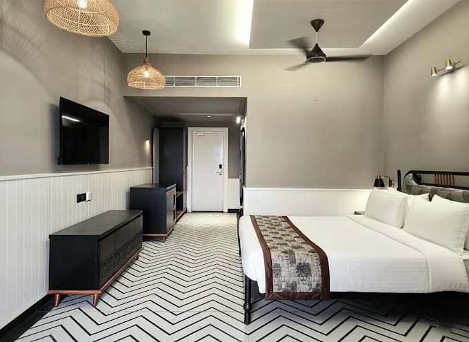 Deluxe Room with Breakfast - Image 1