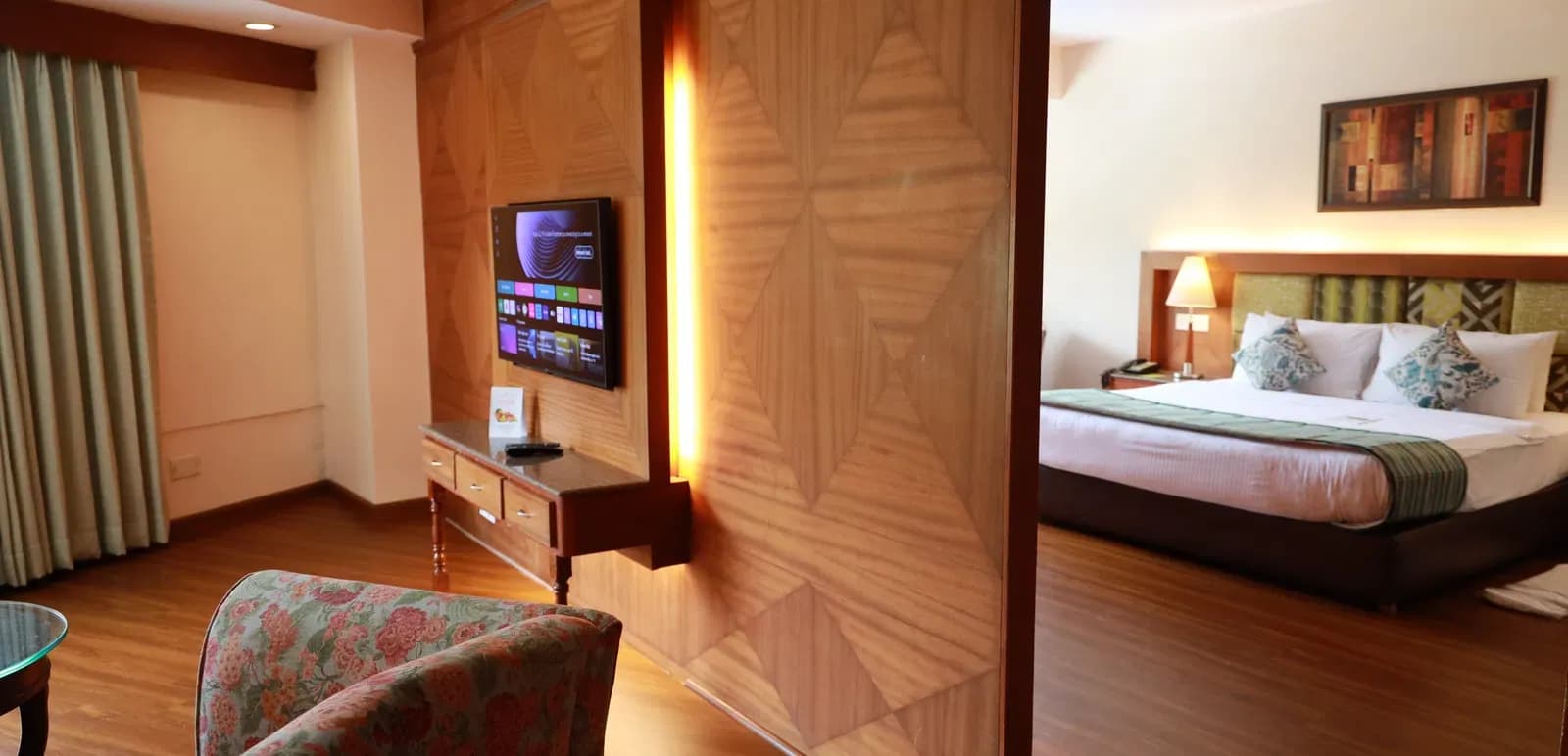 Deluxe Suite - Image 1