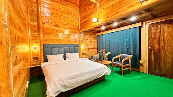 Premium Room with Breakfast and Dinner - Image 1