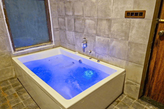 COTTAGE WITH JACUZZI - Image 1