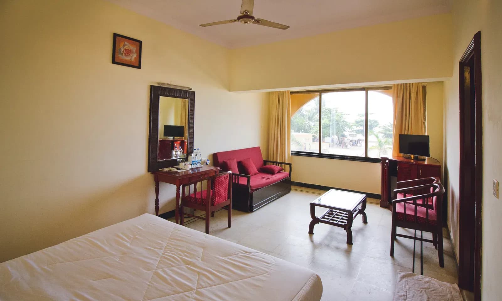 Standard Room with Breakfast - Image 1