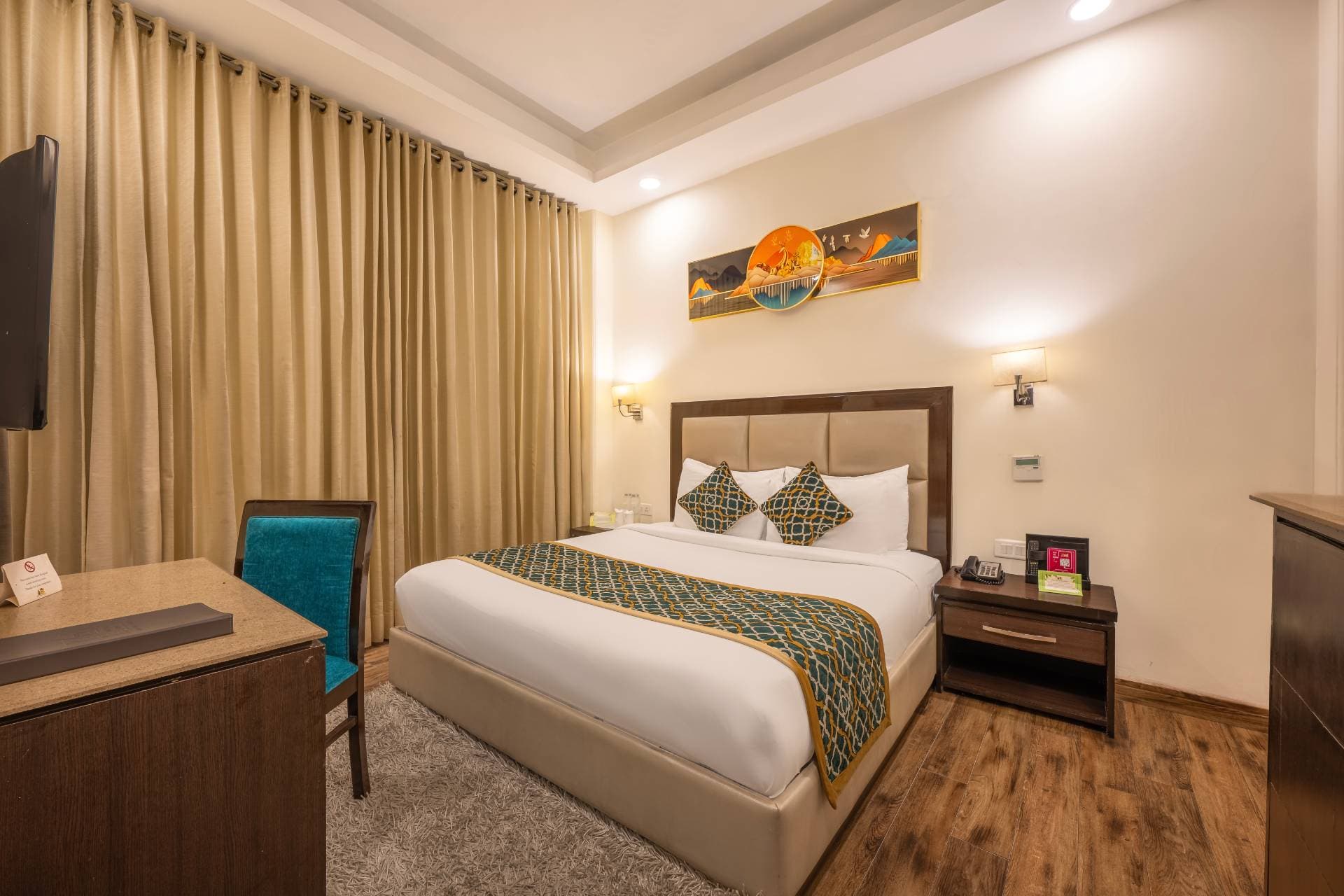 Standard Room with Breakfast - Image 1