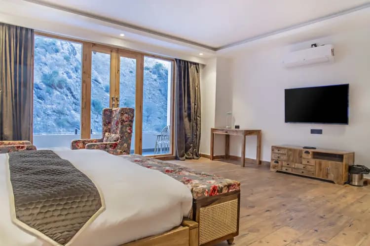Superior Deluxe Room with Balcony (River View)-CP - Image 1