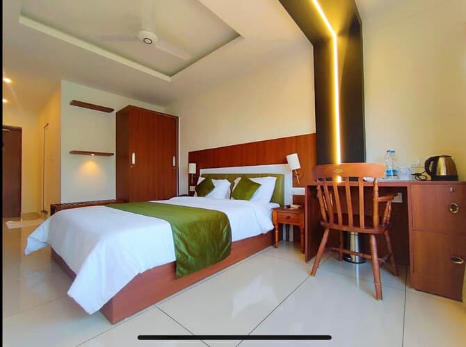 Premium Room with Breakfast - Image 1