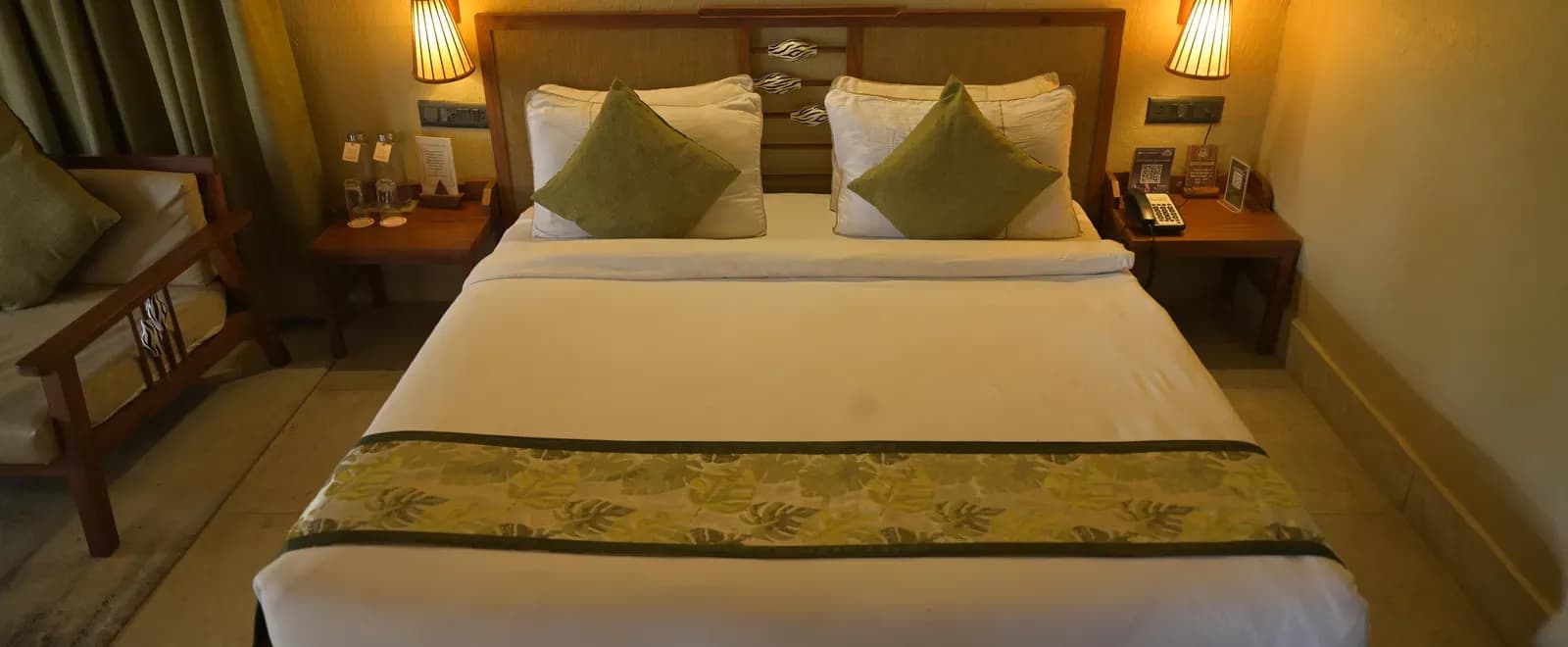 Deluxe Room with Breakfast - Image 1