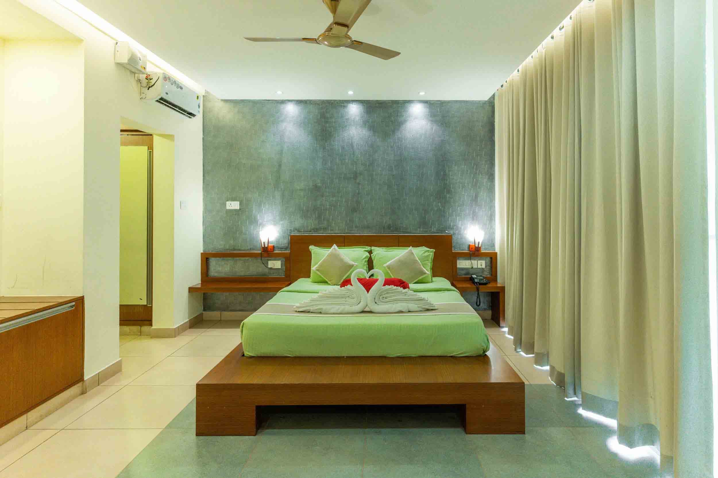 Honeymoon Cottage Plunge Pool Room with Breakfast - Image 1