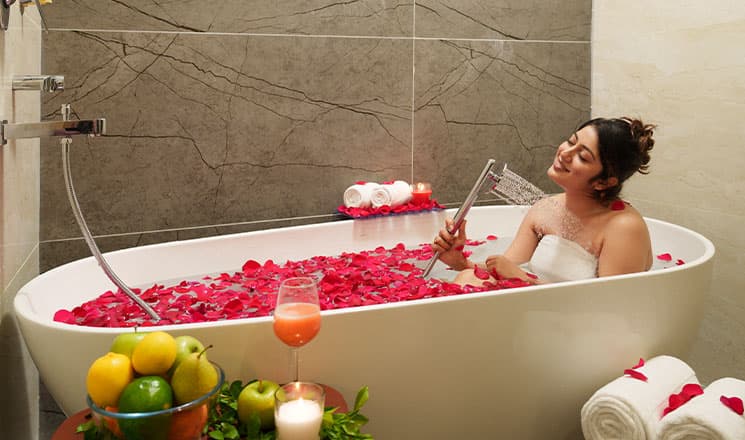 Whispering Pines (Bathtub Villas) Room with Breakfast - Image 1