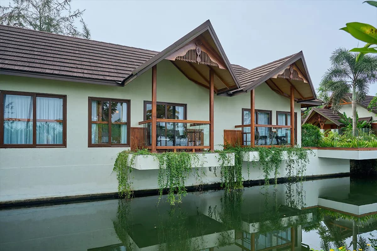 Lake View Villa Suite Room with Breakfast - Image 1