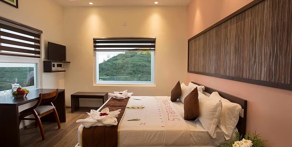 Luxury Family Villa with Breakfast - Image 1