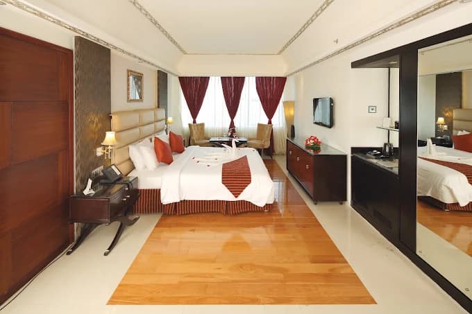 Windsor Suite Room with Breakfast - Image 1